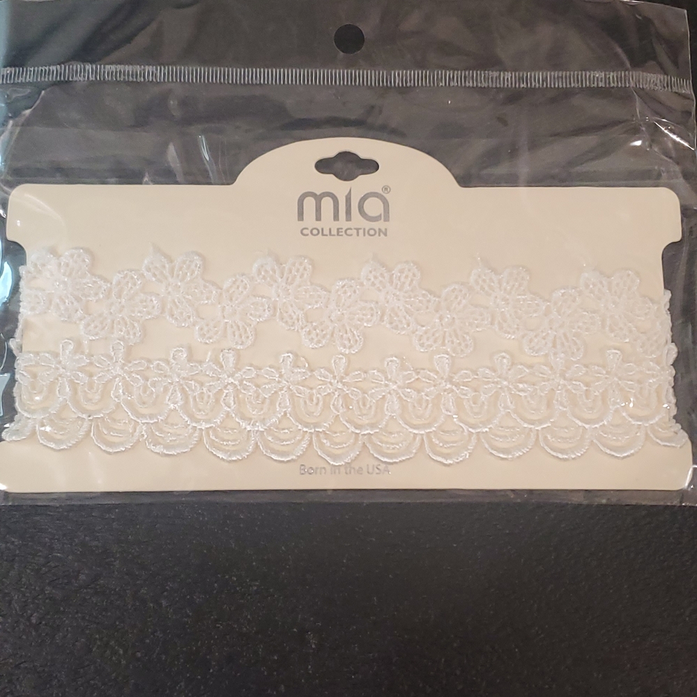 Mia Collection White Lace Choker